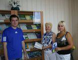 Г. Тімочко (в центрі) із волонтерами бібліотечного пункту доступу громадян до офіційної інформації